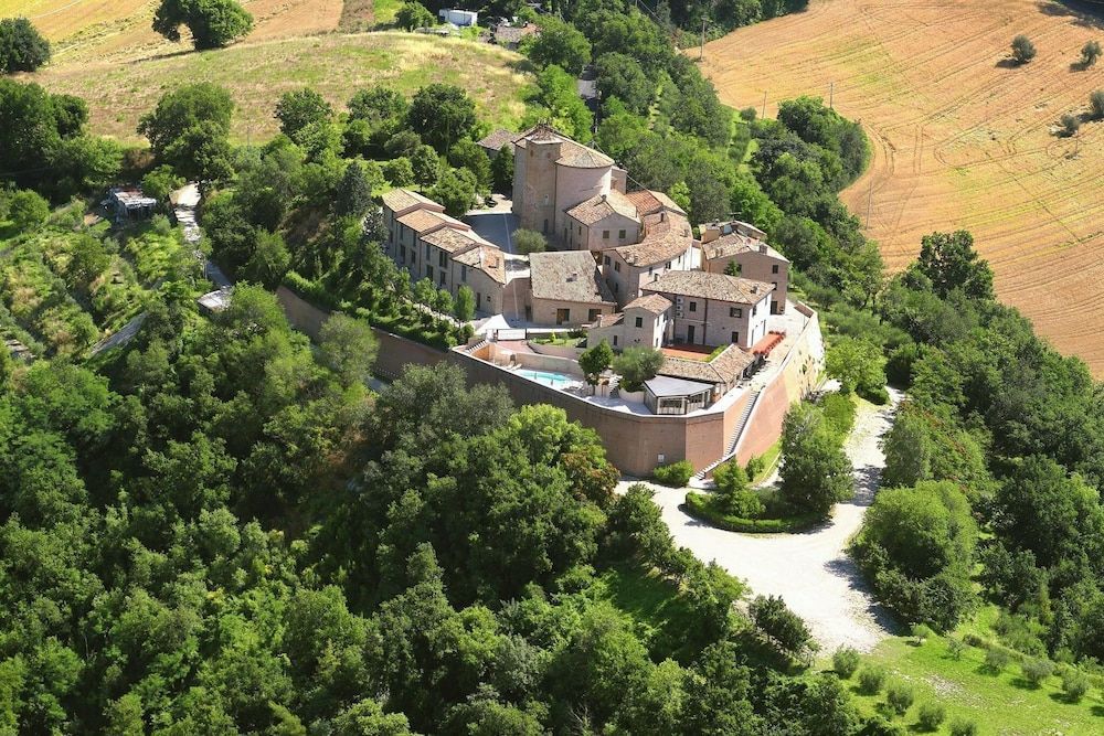 Casa Oliva borgo del Benessere delle Marche 1