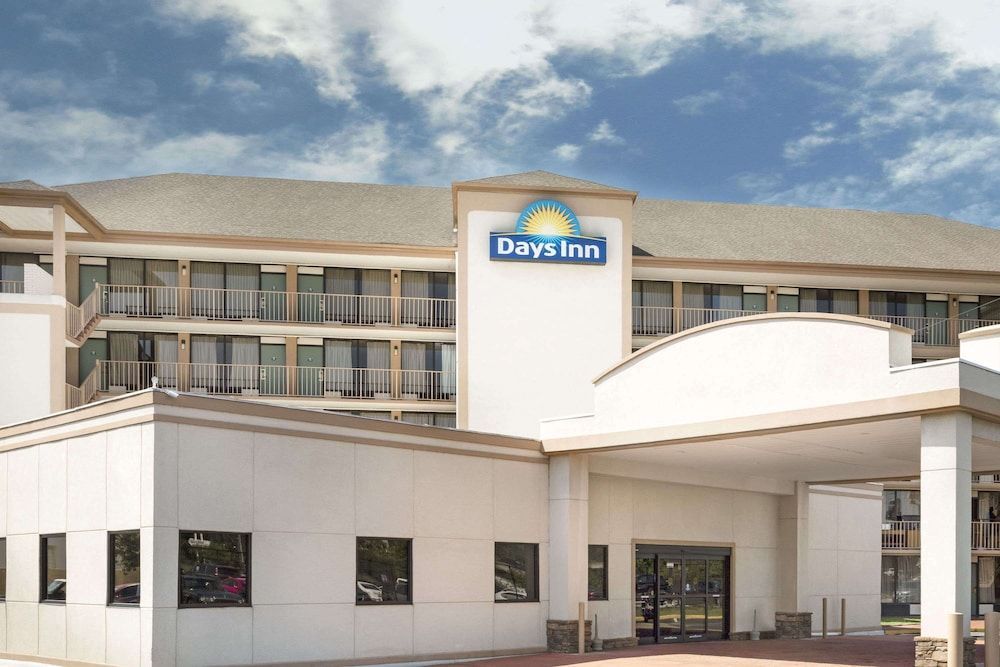 Days Inn by Wyndham Columbus-North Fort Moore 1