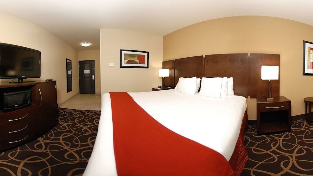 Holiday Inn Express & Suites HOUSTON SOUTH - PEARLAND by IHG 2