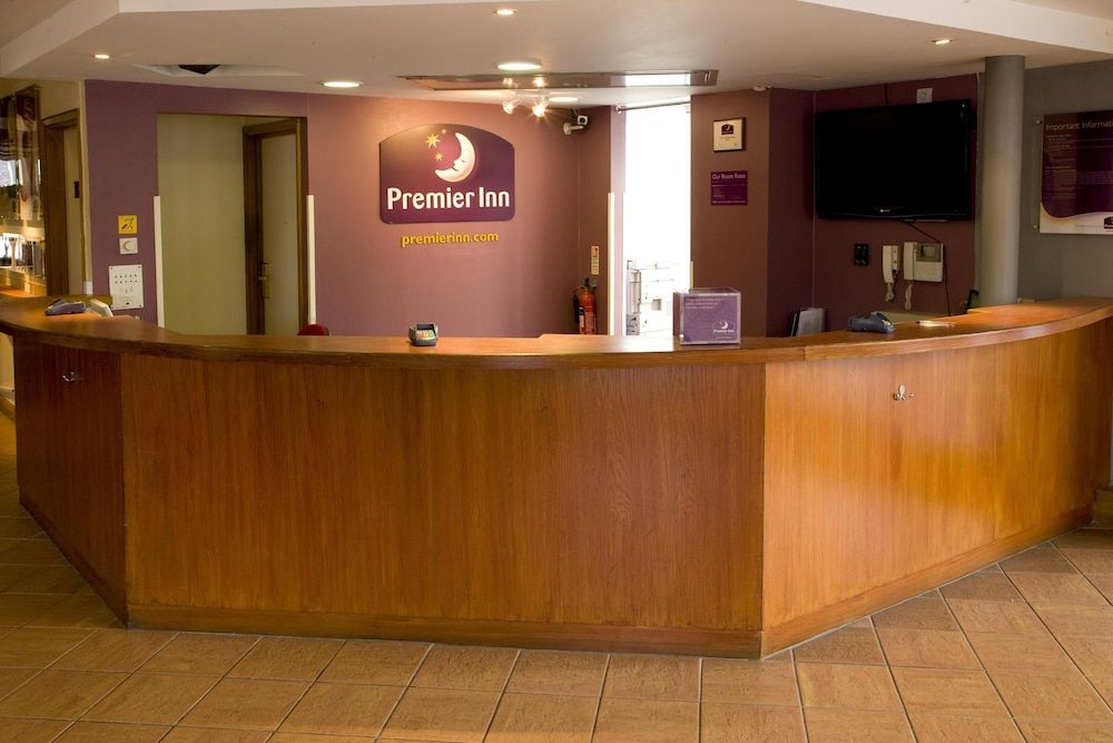 Premier Inn London Putney Bridge 2