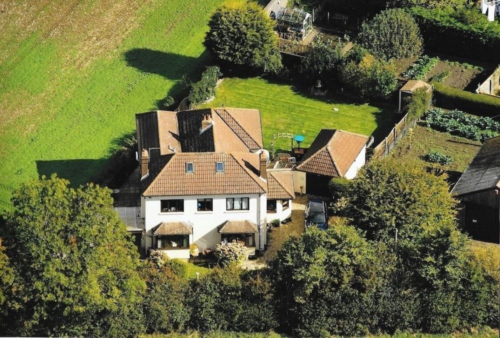 WILLOW RIDGE - a large country house with 3 rental rooms 1