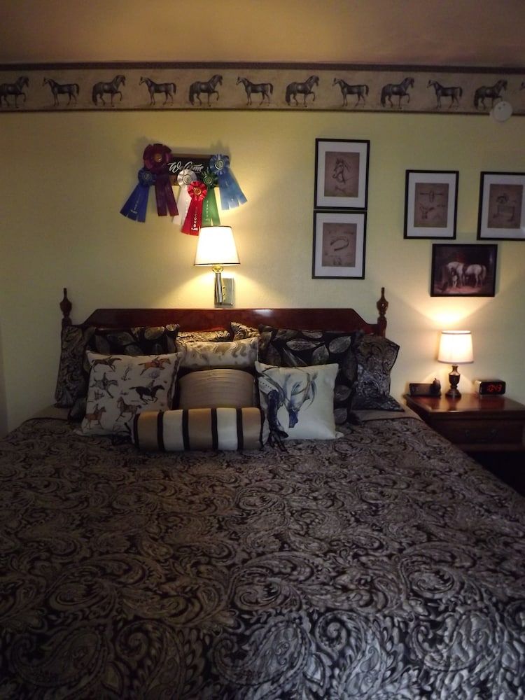 Crest Country Inn 1