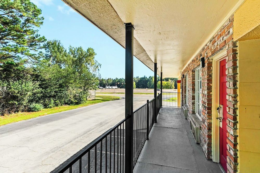 Jeffersonian Motor Inn by Townhouse, Prentiss MS 2