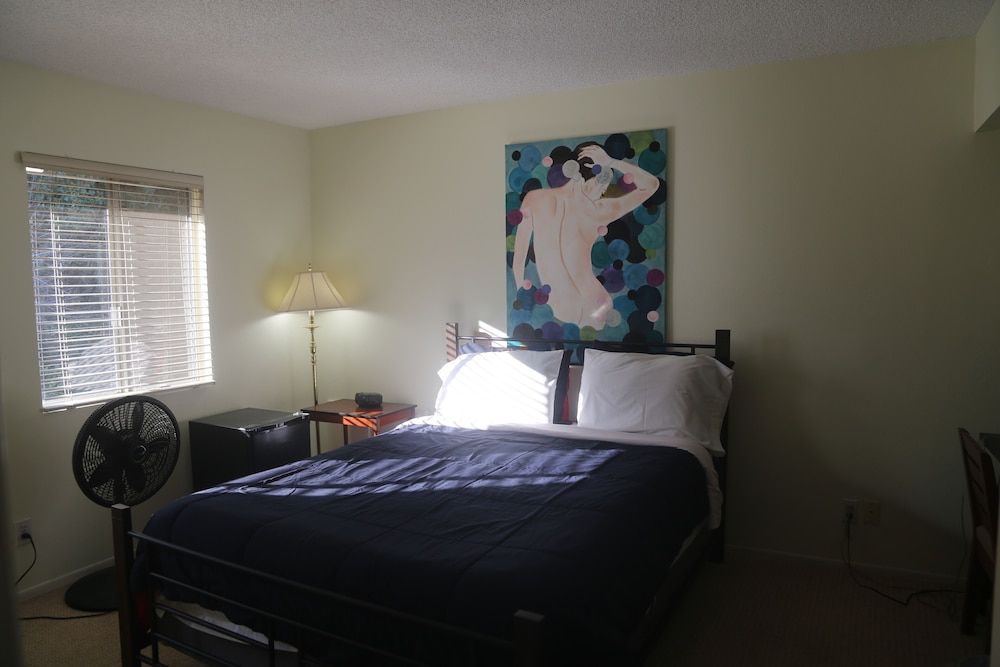 Bed and Breakfast in Hollywood Hills 1