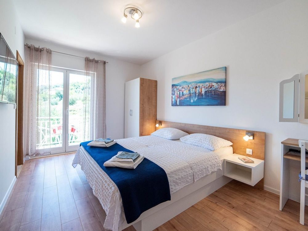 Apartments Njiric 2