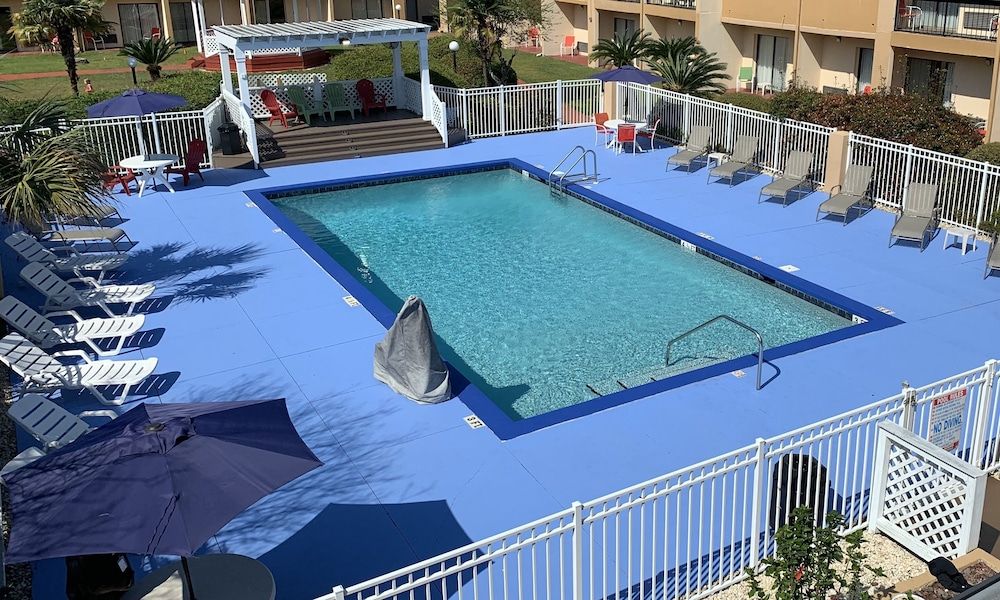 Quality Inn & Suites Pensacola Bayview 1