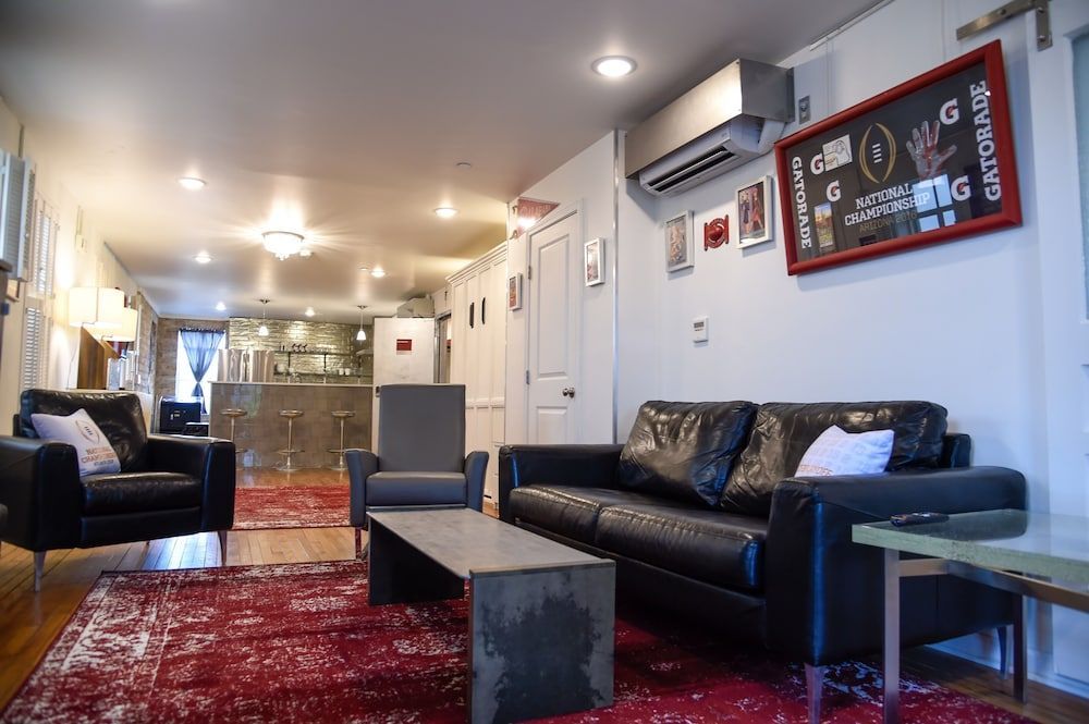 Ivory Dynasty by Collodge Downtown Tuscaloosa Boutique Hotel 2