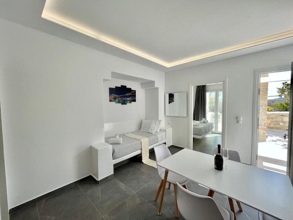 Crystal Suites 1