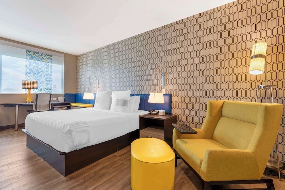 GLō Best Western Dallas South DeSoto 1