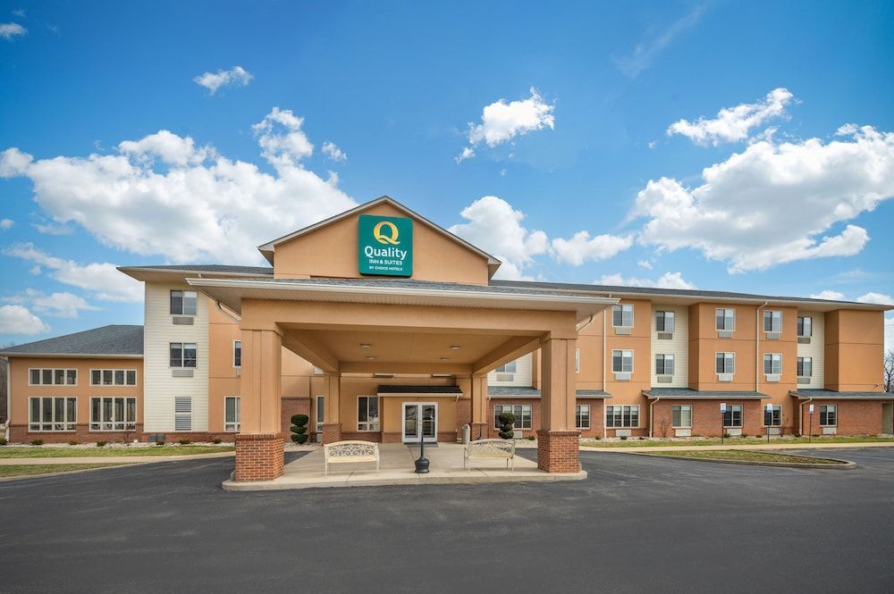 Quality Inn & Suites near Owensboro & Holiday World GOLD AWARD WINNER 1