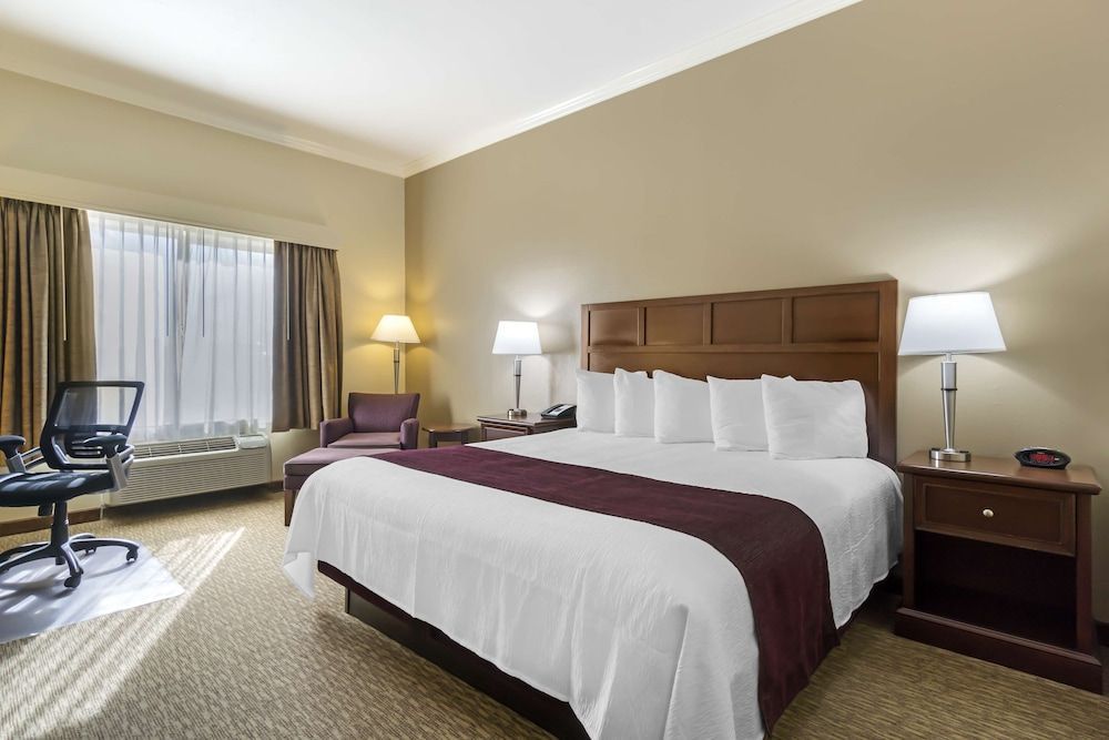 Best Western Plus Grapevine Inn 1