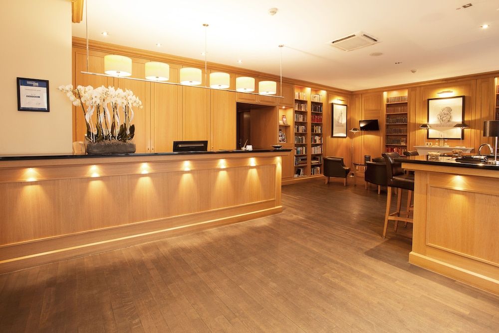 TOWNHOUSE Hotel 2