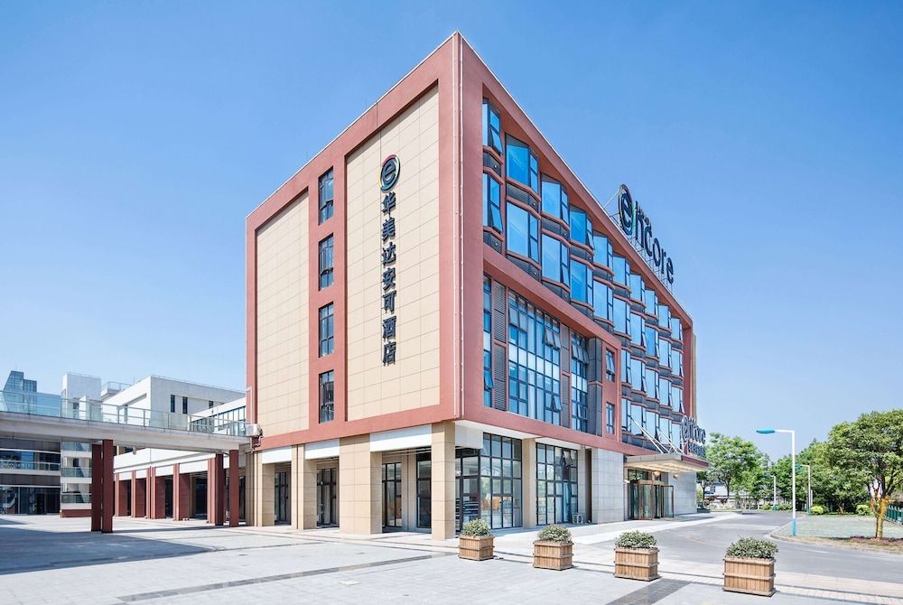 Ramadaencore By Wyndham Shanghai Pud ong Airport -Provide free 24hour shuttle bus service for airport pick-up and drop-off at Pud ong Airport 1