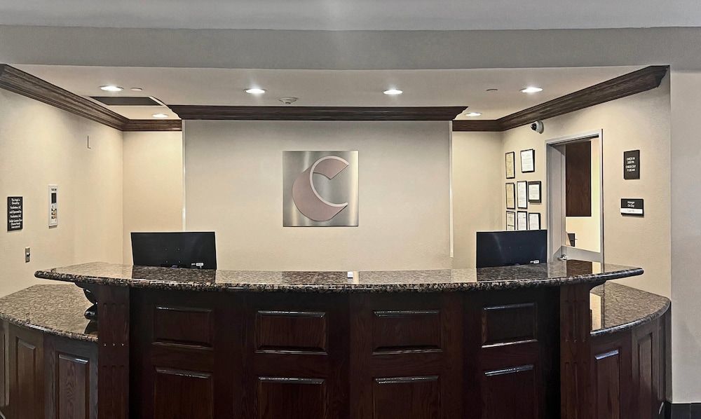 Comfort Suites Oshkosh West 2