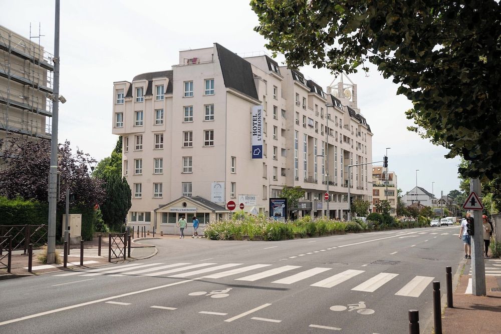 HOTEL l'EAUBONNE 1