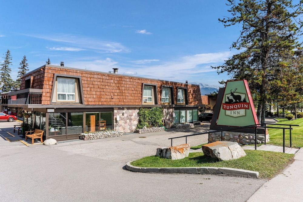 Tonquin Inn 1