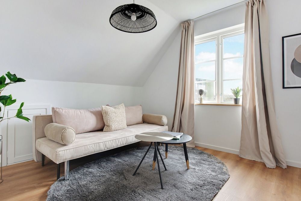 Charm 2 - Great 2-bdr Apt With Shared Garden and Balcony 2