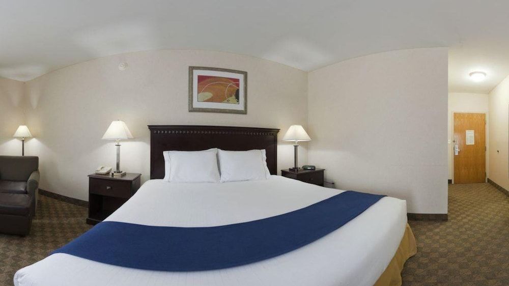 Holiday Inn Express & Suites CARNEYS POINT - PENNSVILLE by IHG 2