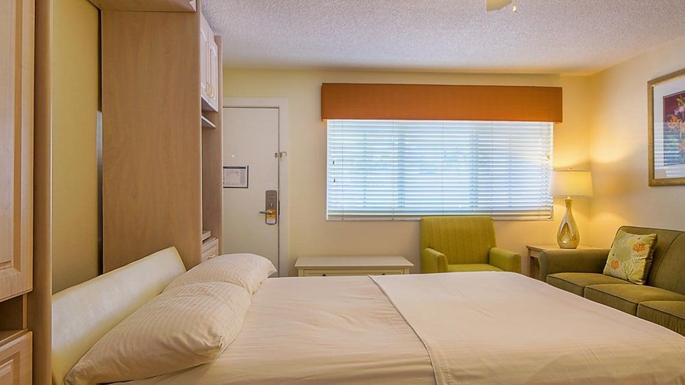 Resort Sixty-Six 2