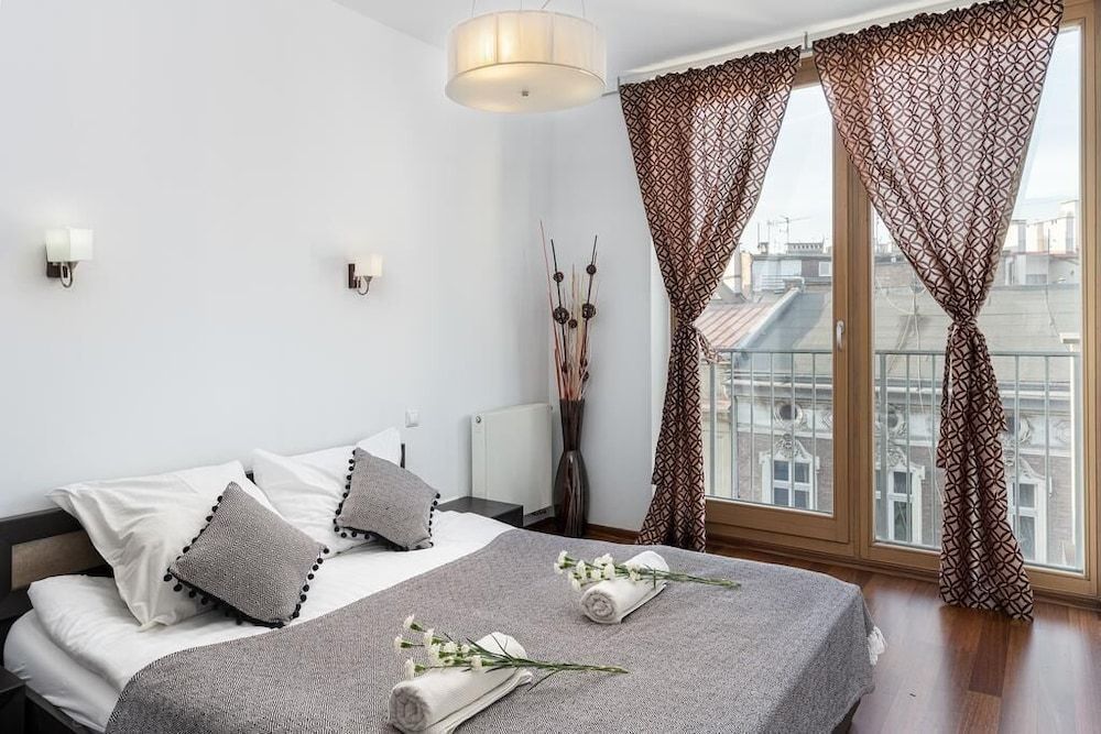 Stylish apartment with AC in Old Town 1