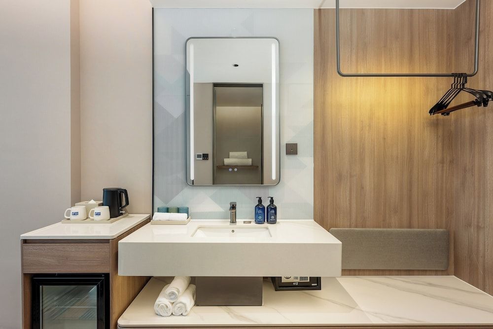 Holiday Inn Express Shanghai North Bund by IHG 1