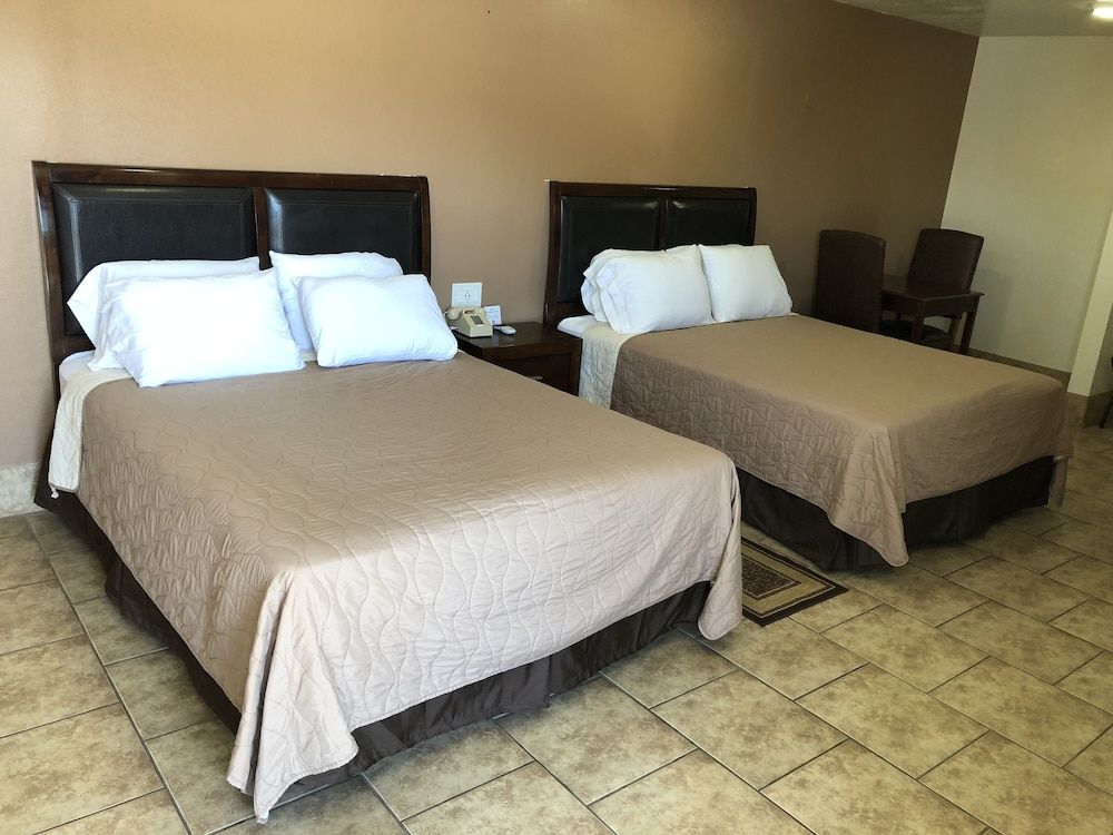 Topper Motel 2