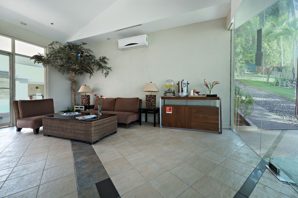 Court Meridian Hotel & Suites 2