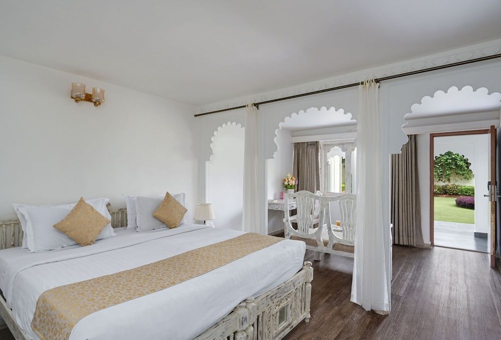 Swaroop Vilas - Lake Facing Boutique Hotel 2