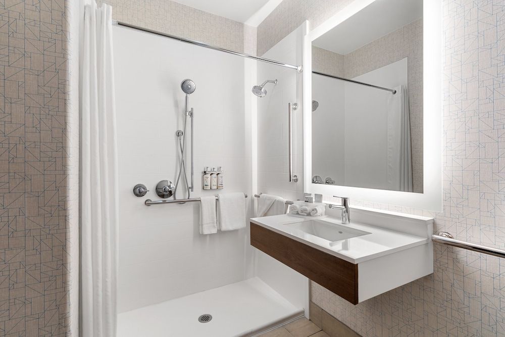 Holiday Inn Express VANCOUVER NORTH - SALMON CREEK by IHG 2