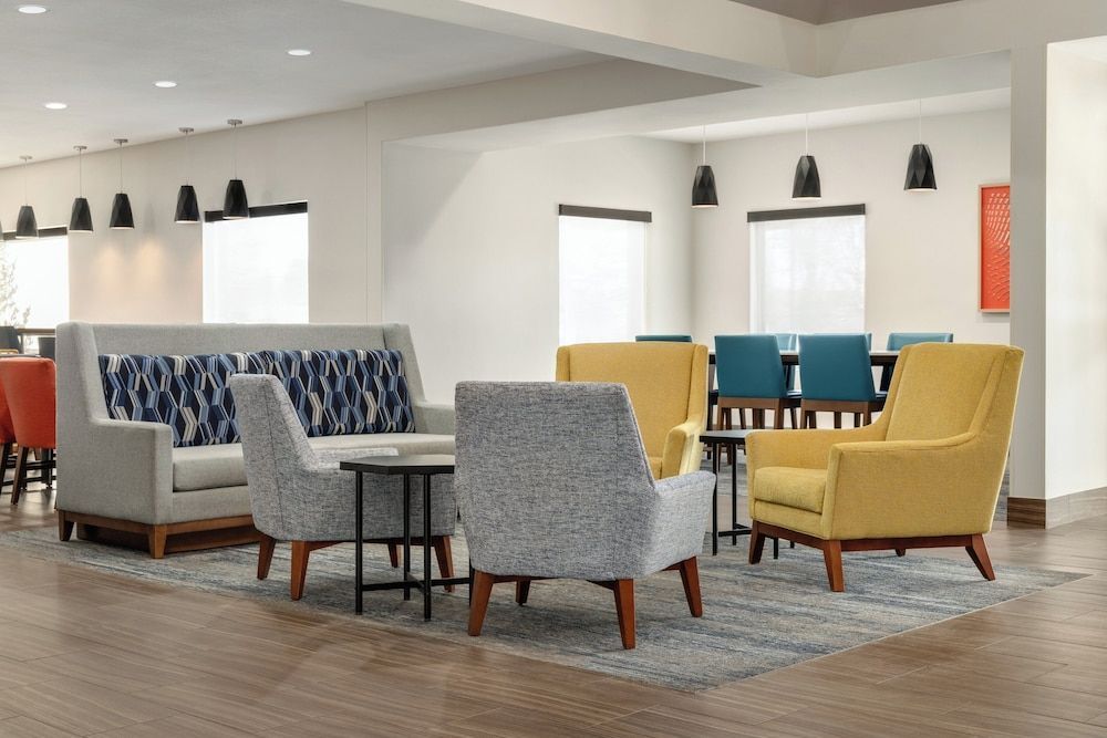 Holiday Inn Express & Suites EDMOND by IHG 1
