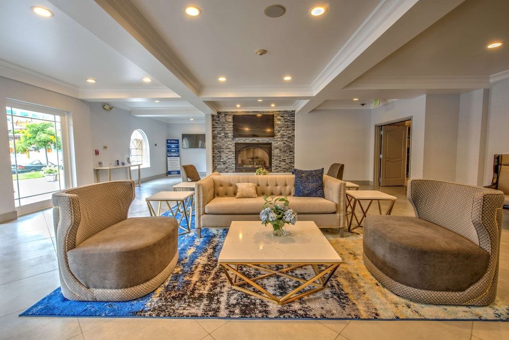Best Western Plus Media Center Inn & Suites 1