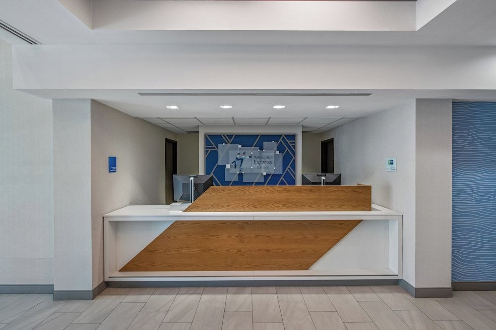 Holiday Inn Express & Suites SAN DIEGO-SORRENTO VALLEY by IHG 2