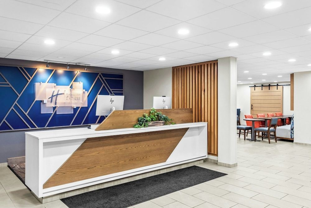 Holiday Inn Express & Suites CHARLESTON-SOUTHRIDGE by IHG 1