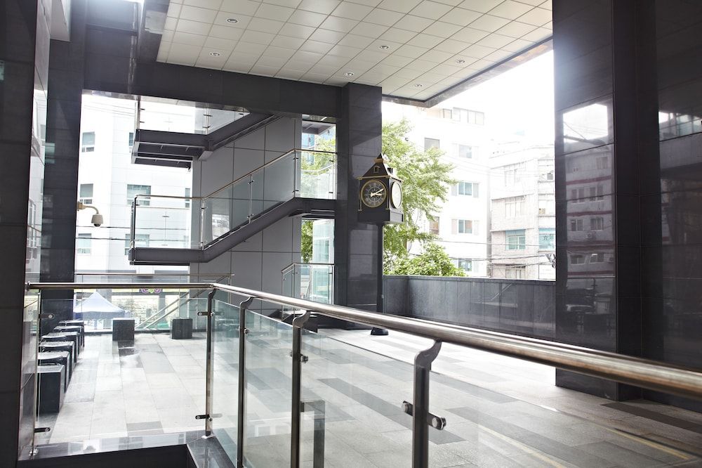 Rainbow Hotel Myeongdong 1