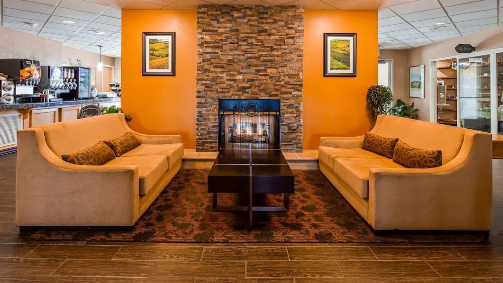 Best Western Plus Caldwell Inn & Suites 2
