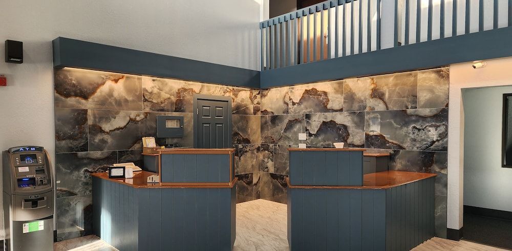 The Oasis Hotel & Bar 2