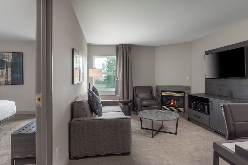 Holiday Inn Express St. Albans by IHG 2