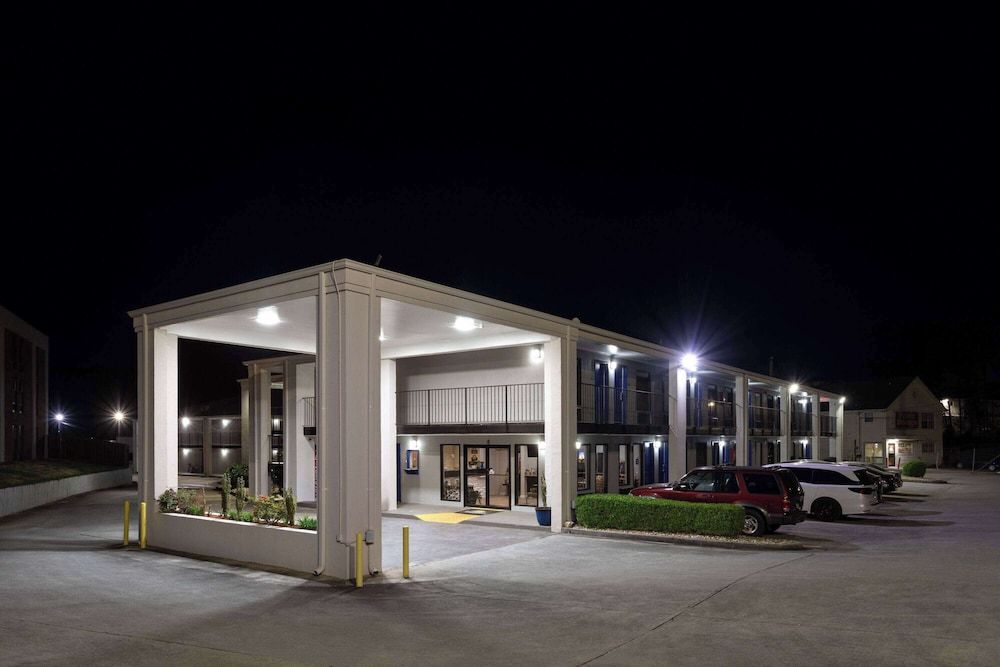 Days Inn by Wyndham Douglasville-Atlanta-Fairburn Road 1