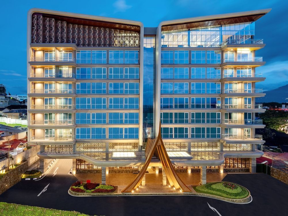 Hotel Santika Bukittinggi 1