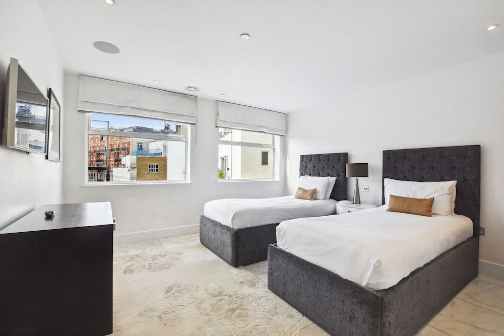 Buckingham Palace Residences by Aeria Apartments 2