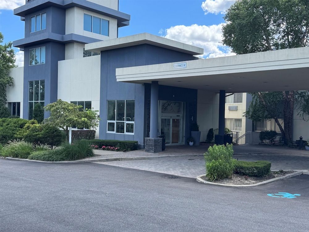 Best Western Premier Plainview-Long Island Hotel 1