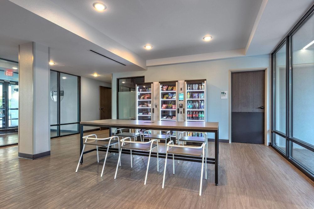 ECHO Suites Extended Stay by Wyndham Dallas Plano Richardson 2