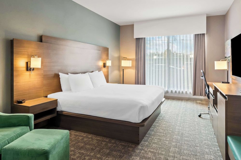 Best Western Plus Pitt Meadows Inn & Suites 1