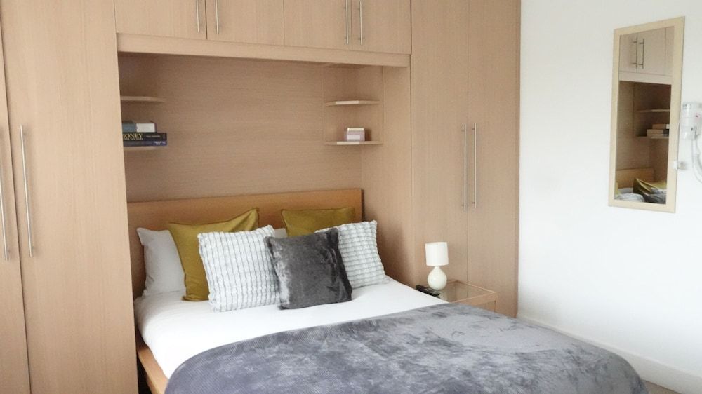 Private Rooms-Private Bathrooms-Near Airport- CABIN CREW paradise 1