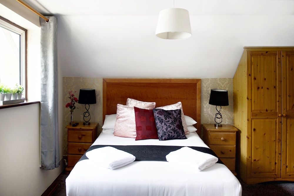 Little Foxes Hotel & Gatwick Airport Parking 2