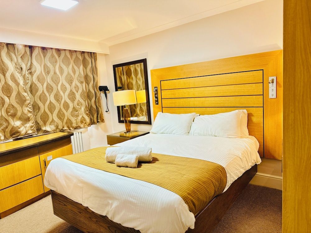 Crown Hotel - Stone, Near Stoke-On-Trent by OYO 1