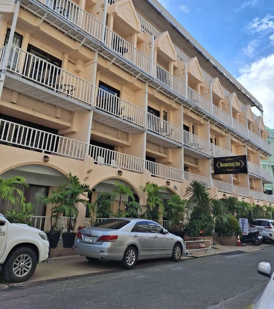 Boomerang Inn 1