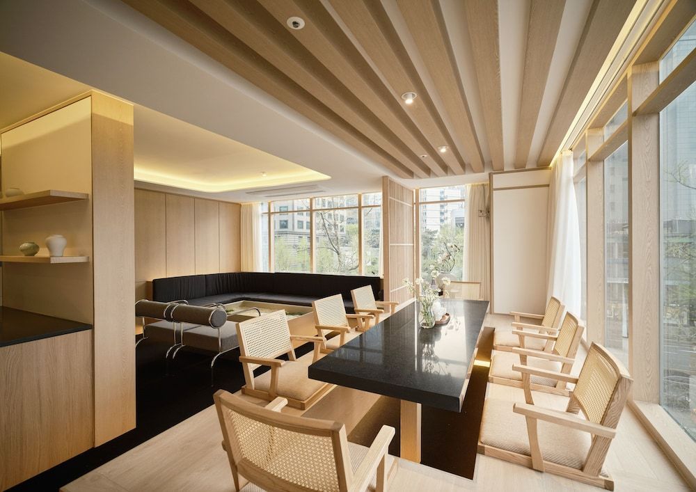 UH Suite Seoul Deoksugung 1