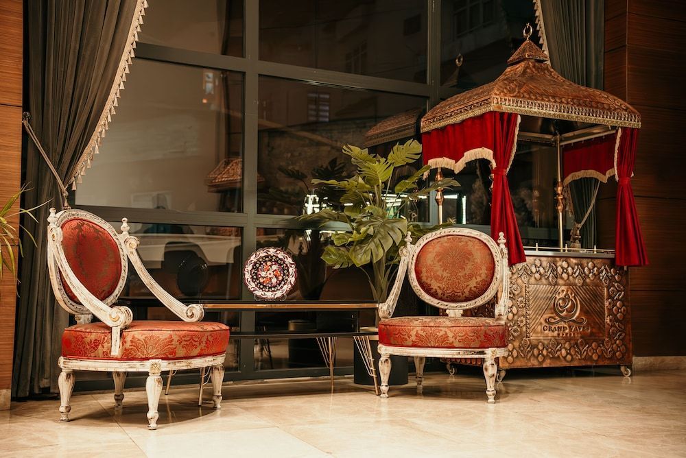 Grand Vaves Hotel 2