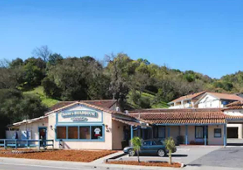 Marinwood Inn & Suites 1